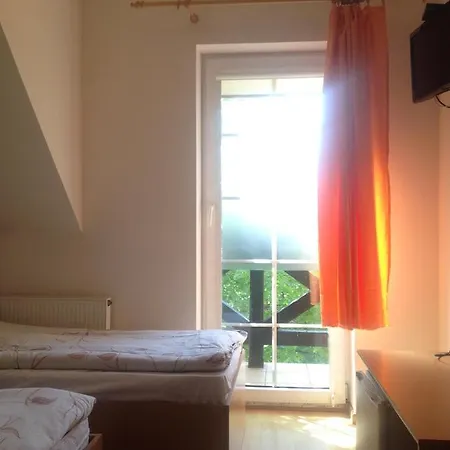 Dom Wypoczynkowy Jantar Lesniczowka 1A בית הארחה סטגנה